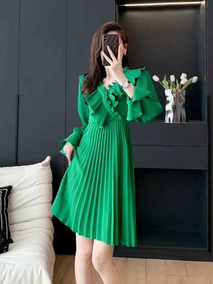 High-end lady dress women's autumn 2023 new French style waist slimming long-sleeved pleated skirt