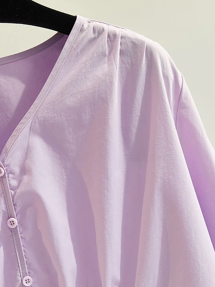 100 yuan for three pieces. Contact customer service to change the price after ordering. Purple V-neck, slim waist design. Loose solid color three-quarter sleeves.