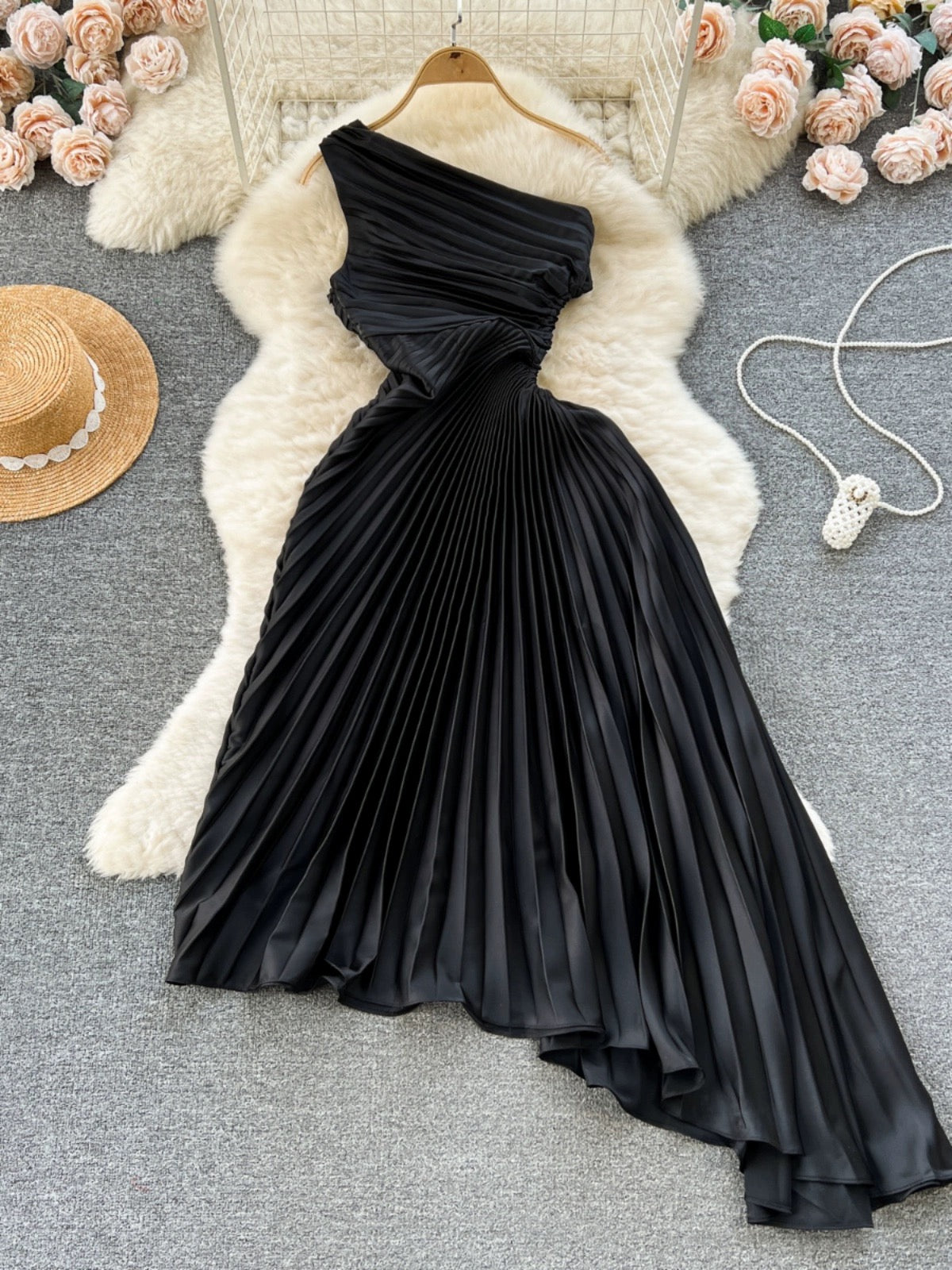 Light luxury and high-end heavy-duty pleated slim-fitting mid-length irregular holiday-style hollow waist-exposed dress for women