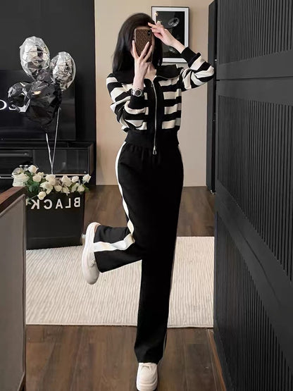 Sports and leisure suits for women, new fashionable autumn clothes, slimming and age-reducing striped sweatshirts, wide-leg pants, two-piece trendy set (V6617)