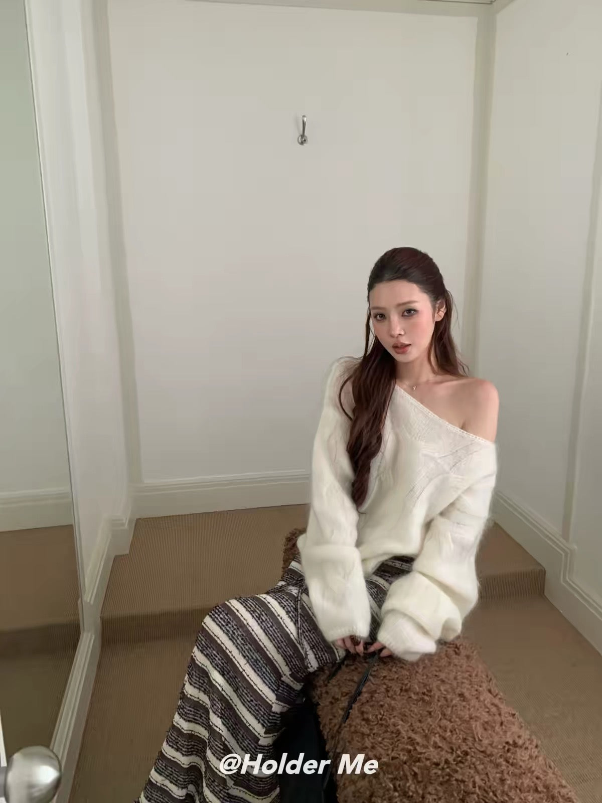 HOLDER 2026 Winter New Collection: Korean-Style Relaxed-Fit, One-Shoulder, Long-Sleeve, Thick-Knit Sweater for Women