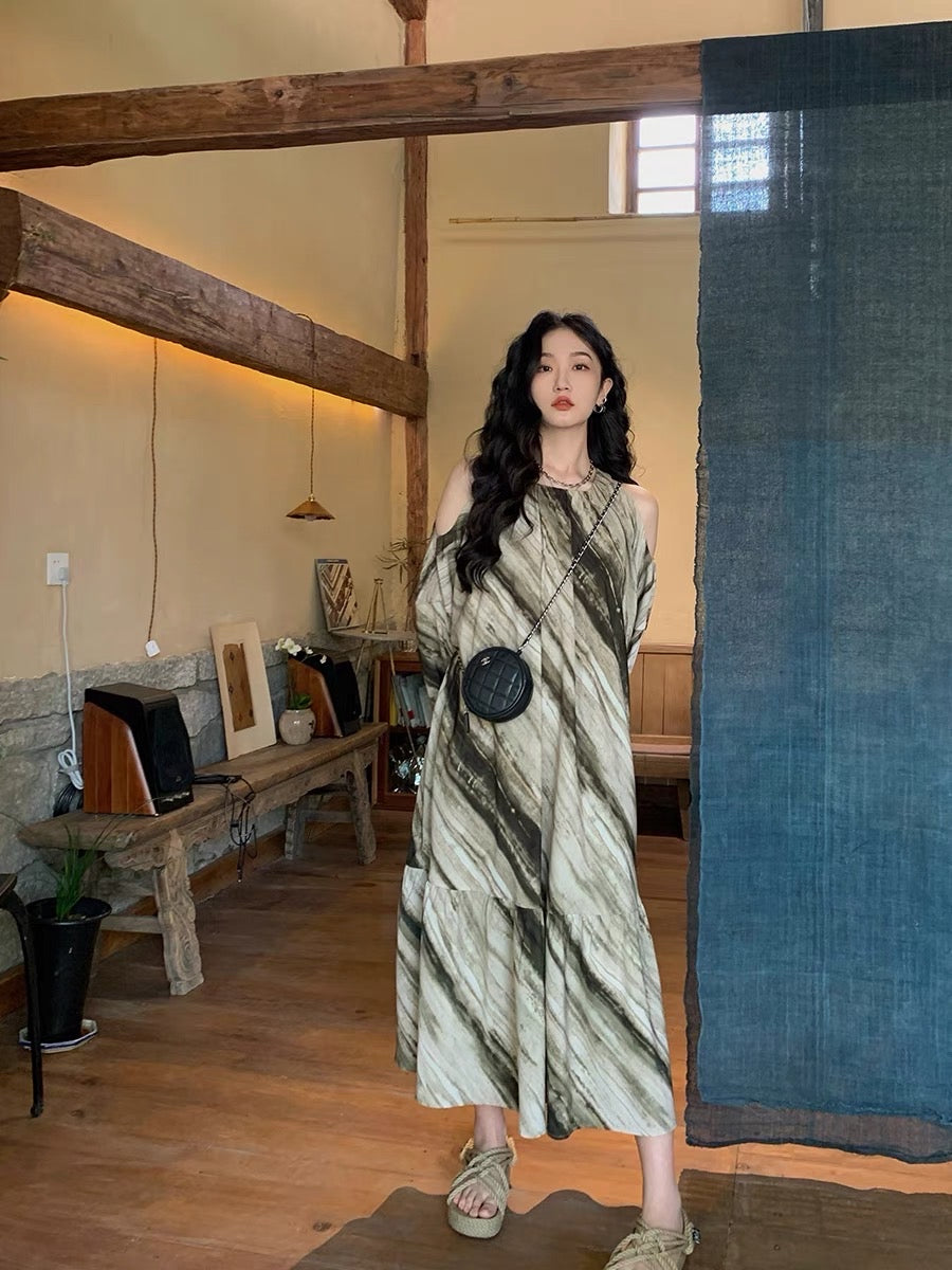 Ren Xiaoyixia's new hanging neck strapless striped holiday wind high-end exquisite dress female design sense niche long skirt