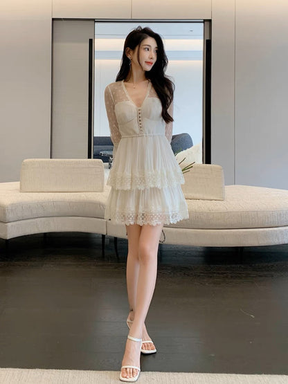 2023 new autumn beige accordion pleated chiffon spliced lace trumpet sleeve dress palace style V-neck dress (D162)