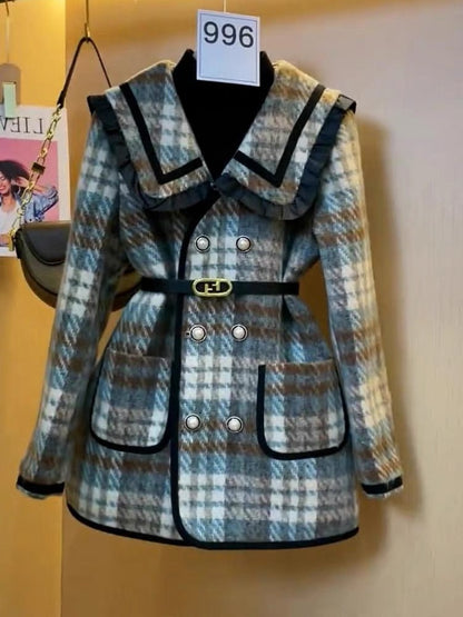 Winter light and mature style, unique and super good-looking, age-reducing and high-end, French style, New Year's style, thickened doll collar jacket for women
