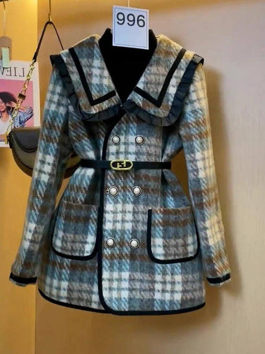 Winter light and mature style, unique and super good-looking, age-reducing and high-end, French style, New Year's style, thickened doll collar jacket for women
