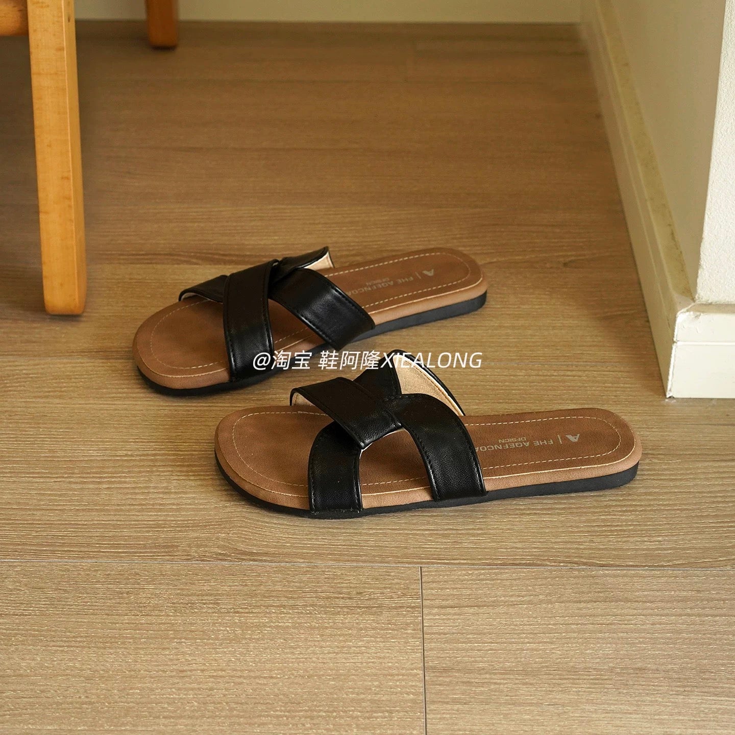 French-style minimalist flat slide sandals for women—featuring a crossover strap design, suitable for casual outdoor wear, vacation, and the beach (2026 Summer New Collection).