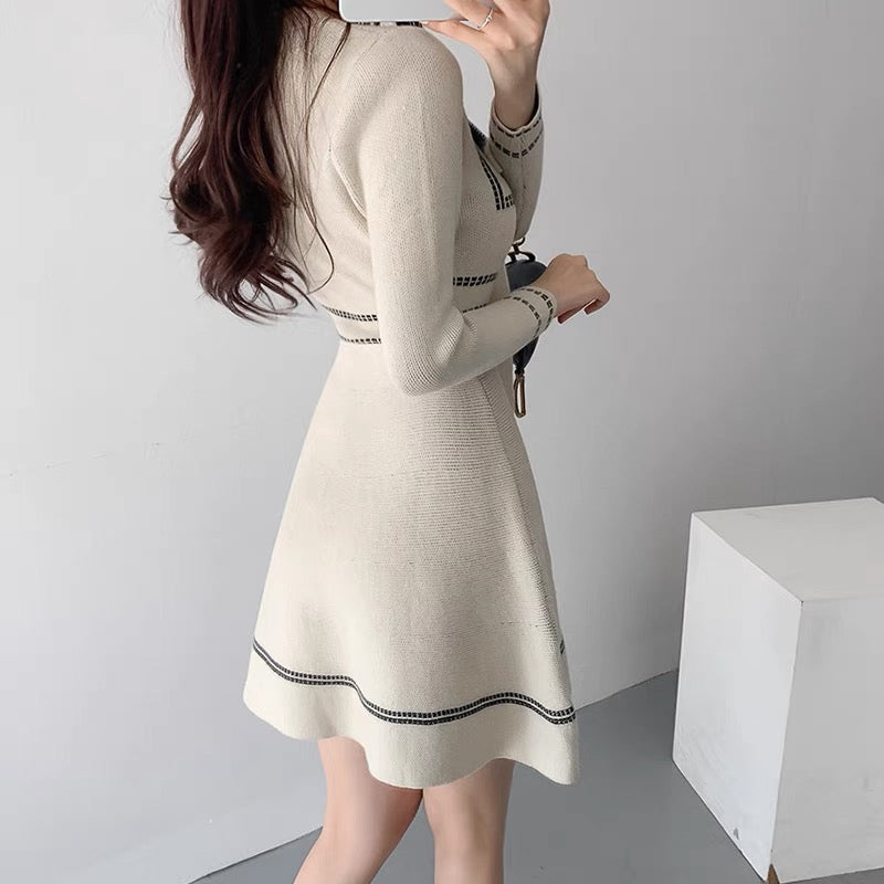 2023 new French Hepburn style little black dress with waist and bottom layer with sweater knitted dress for women in autumn and winter