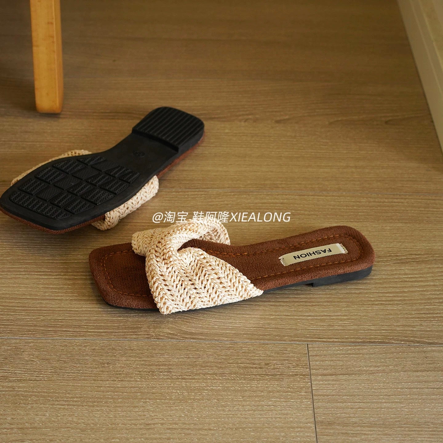French-style woven crisscross flat slides for women – 2026 new summer square-toe sandals, perfect for vacation and the beach.