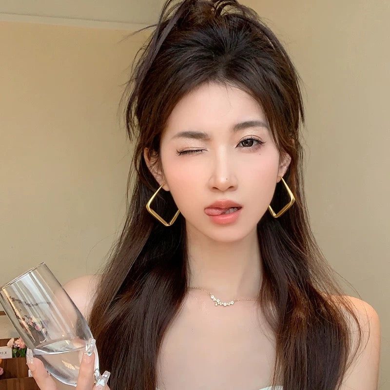 Earrings 2023 new trendy light luxury high-end European and American exaggerated diamond-shaped earrings Internet celebrity women's big earrings