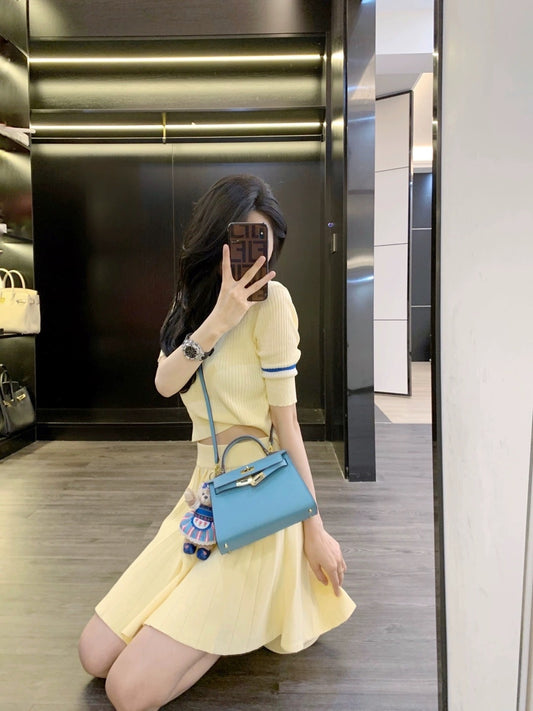 Leathercat suit women's summer style 2023 small man age reduction fashion college style pleated skirt casual two-piece suit