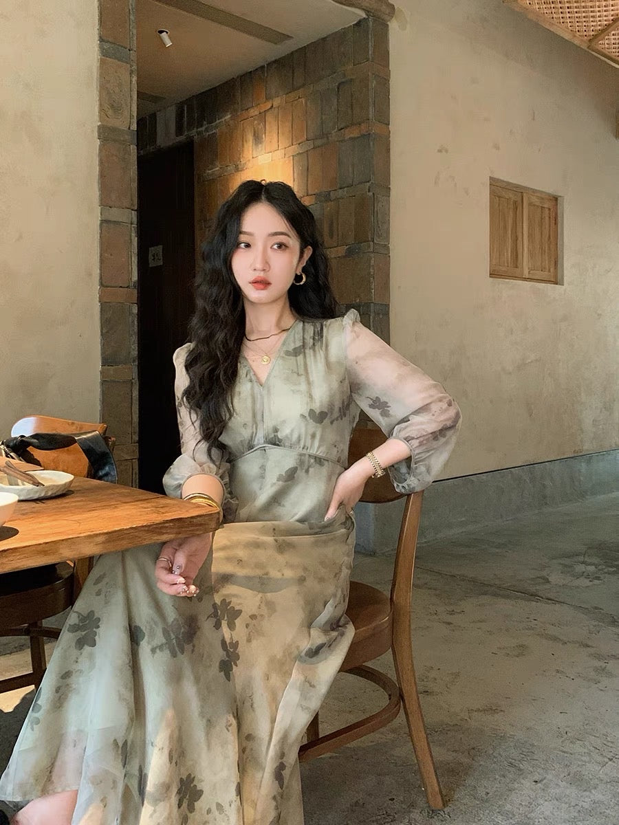 Ren Xiaoyi's new Chinese style green printed waist dress niche design 2023 new drape holiday style skirt