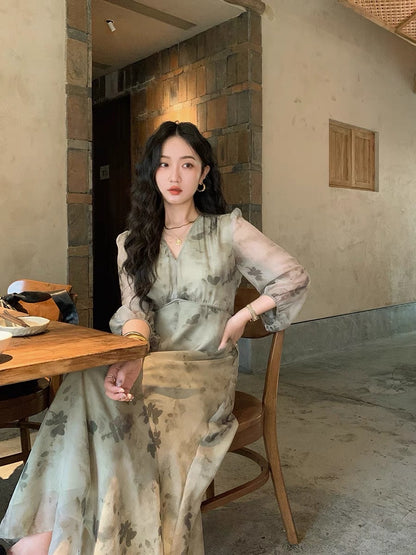 Ren Xiaoyi's new Chinese style green printed waist dress niche design 2023 new drape holiday style skirt