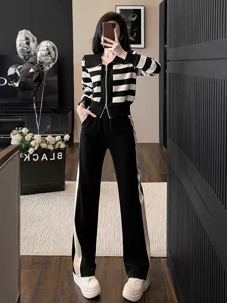 Sports and leisure suits for women, new fashionable autumn clothes, slimming and age-reducing striped sweatshirts, wide-leg pants, two-piece trendy set (V6617)