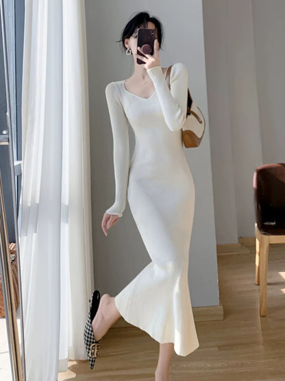 Gentle style square neck knitted dress for women in fall and winter, slim fit, little black skirt, mid-length over-the-knee sweater dress