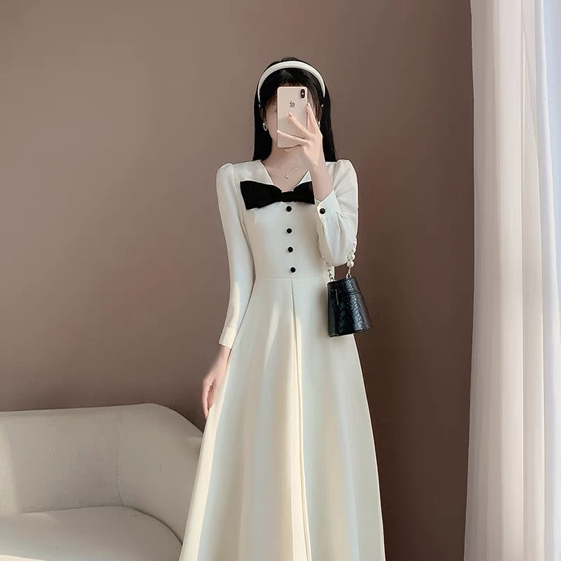 2023 new autumn clothing fashion temperament commuting v-neck splicing French slim niche design long-sleeved dress
