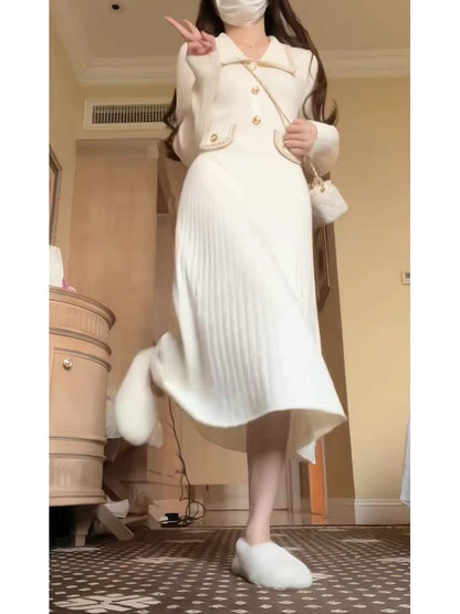 Small breasts wear a high-end, slim and elegant lady-goddess style gentle white knitted dress for autumn (V7711)