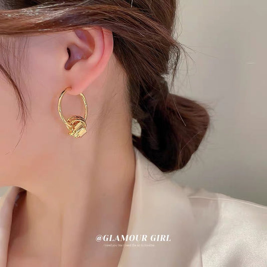 Real gold electroplating geometric twist winding circle earrings French fashion simple high-end sense earrings temperament earrings women