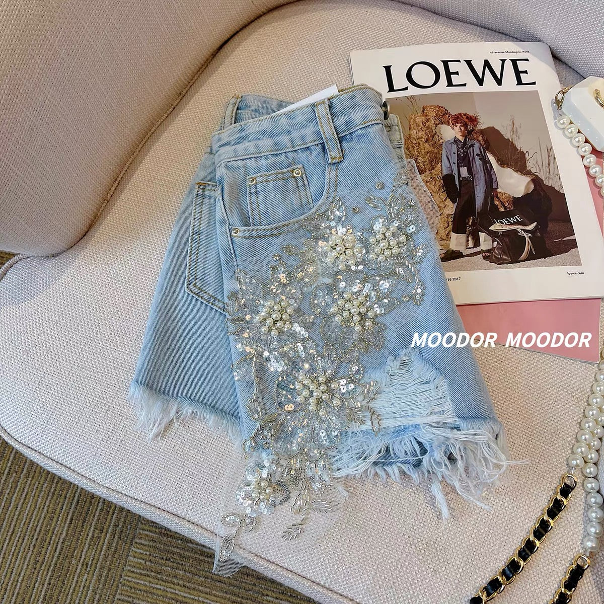 2023 new diamond-encrusted denim shorts women's summer thin loose high-waisted thin all-match a-line beaded hot pants tide
