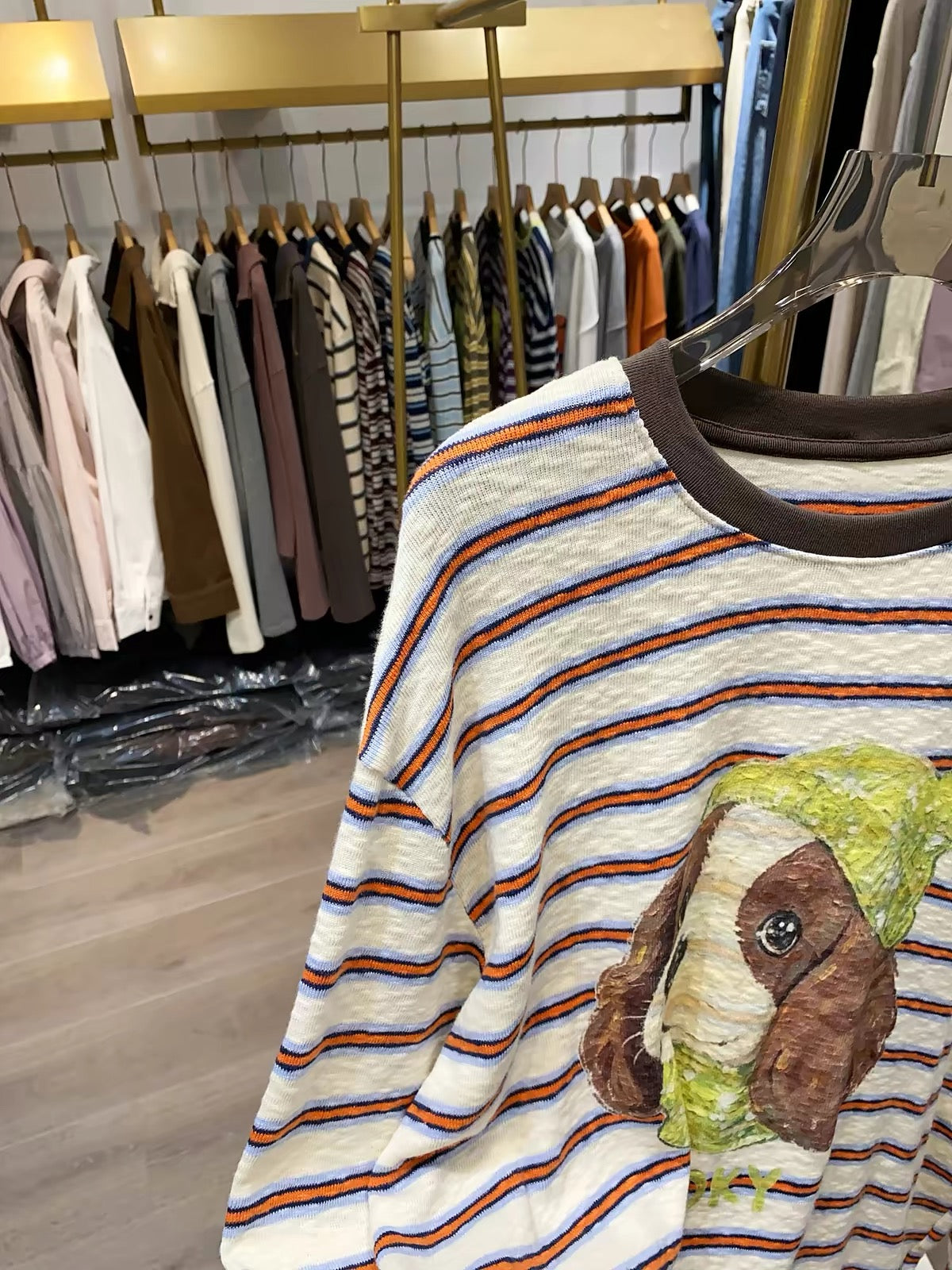 [Real-life shot from Xiao Ai's stall] Striped long-sleeve top featuring a puppy motif—American retro, loose, casual, and laid-back style with contrasting color stripes.