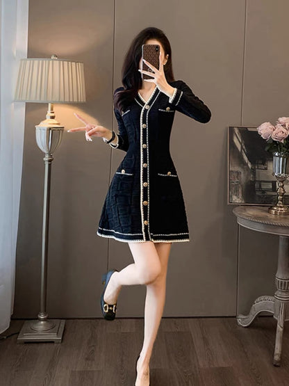 Fashionable casual temperament foreign style dress for women 2023 autumn new simple V-neck black long-sleeved waist skirt D5595