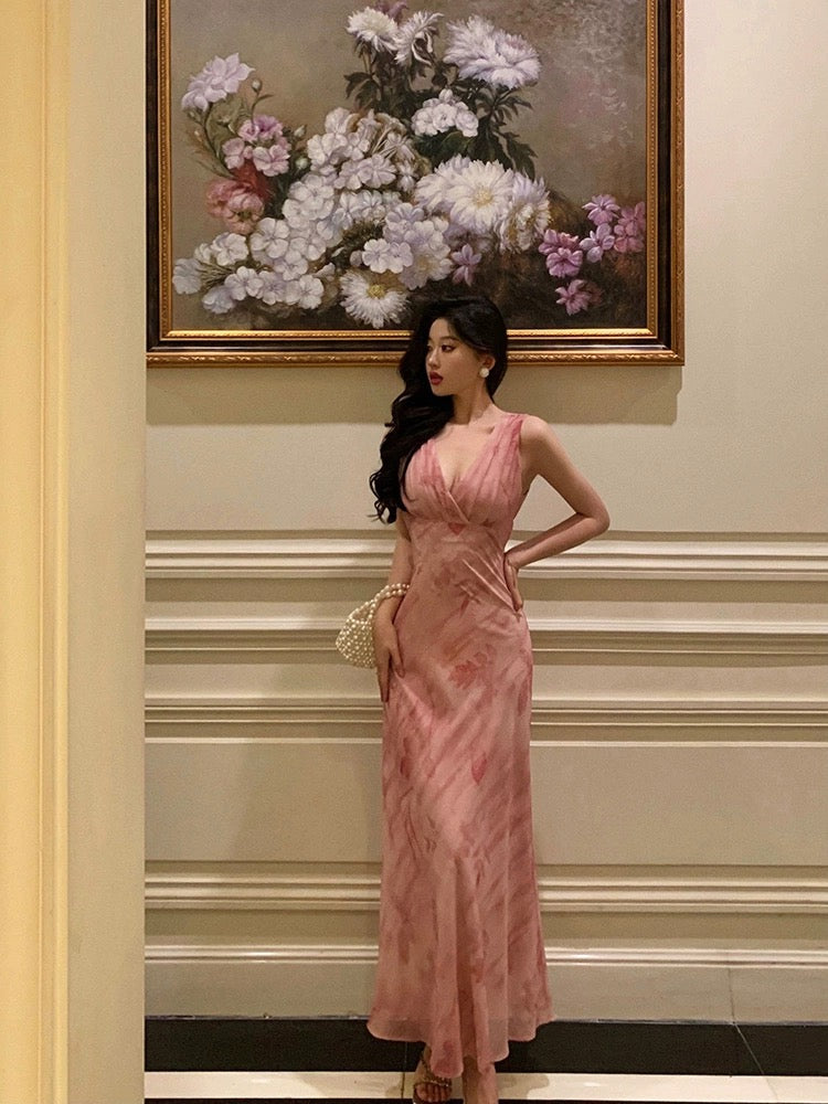 Ge Fuwen bias cut slim sexy dress female 2024 summer new gentle style V-neck sleeveless waist long dress