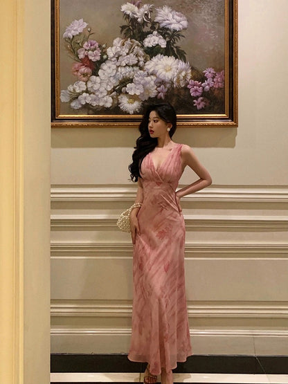 Ge Fuwen bias cut slim sexy dress female 2024 summer new gentle style V-neck sleeveless waist long dress