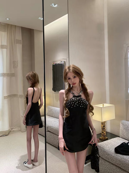 Your Llan [London Heartbeat] – Romantic & Elegant Open-Back Dress with Elaborate Sequin & Bead Embellishments (Available in Two Colors)