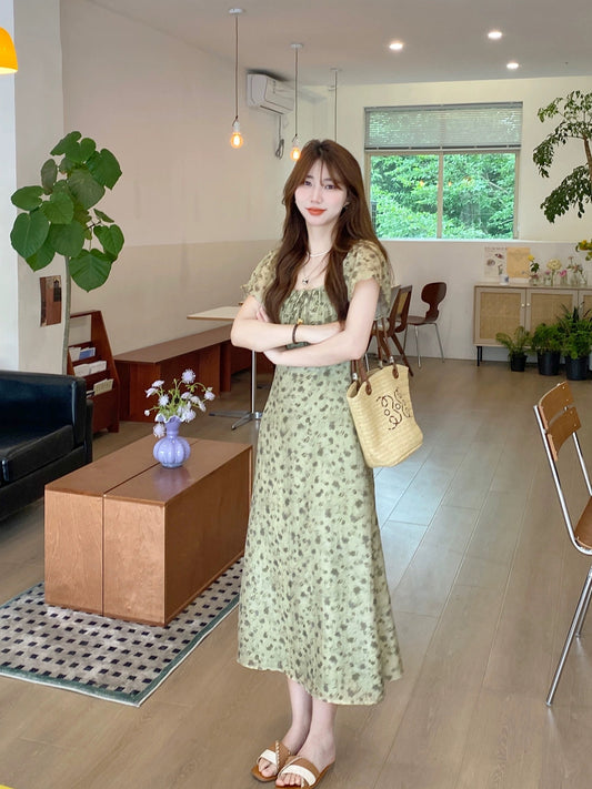 Berry likes you and likes a large custom-made ink tencel small flying sleeve dress with a waist and a thin square collar dress