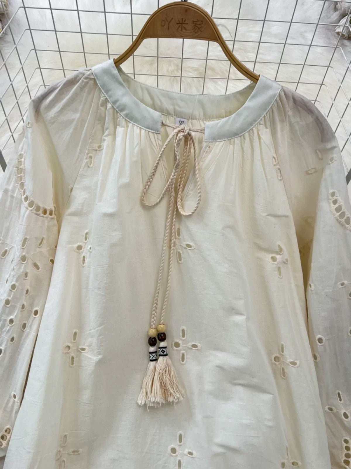 Retro celebrity lantern sleeve round neck loose mid-length A-line holl Lee Nhi Boutique Retro celebrity lantern sleeve round neck loose mid-length A-line holl Lee Nhi Boutique