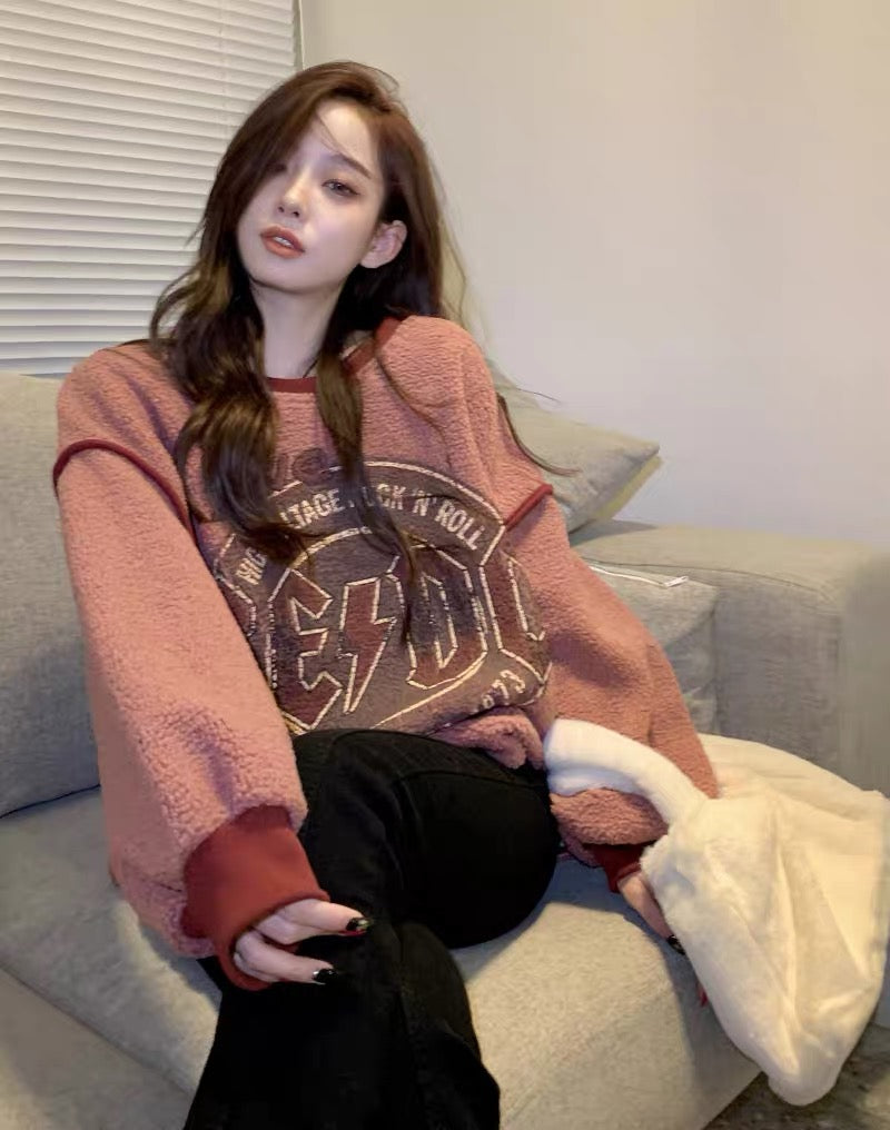 Designed distressed printed sweatshirt for women autumn and winter 2023 new mid-length imitation lamb wool loose lazy style top A2240