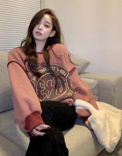 Designed distressed printed sweatshirt for women autumn and winter 2023 new mid-length imitation lamb wool loose lazy style top A2240