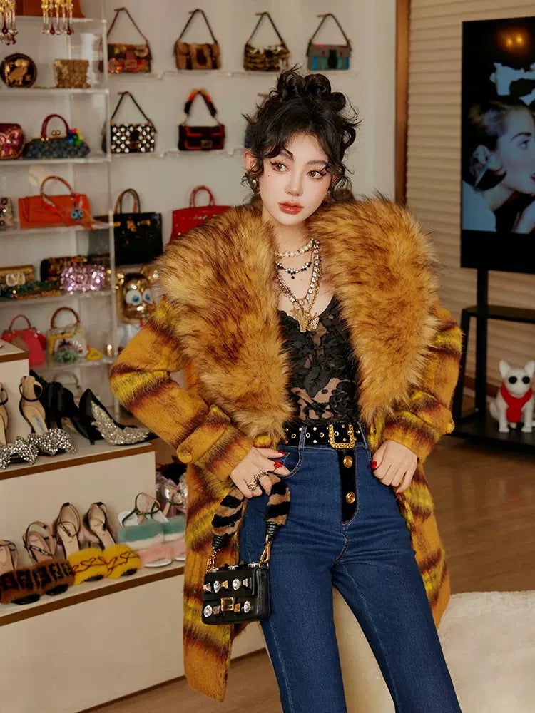 Sun Yuer, daughter of an earl, eco-friendly large fur collar, high-definition wool-like positioning plaid material, waist-cinching quilted long coat