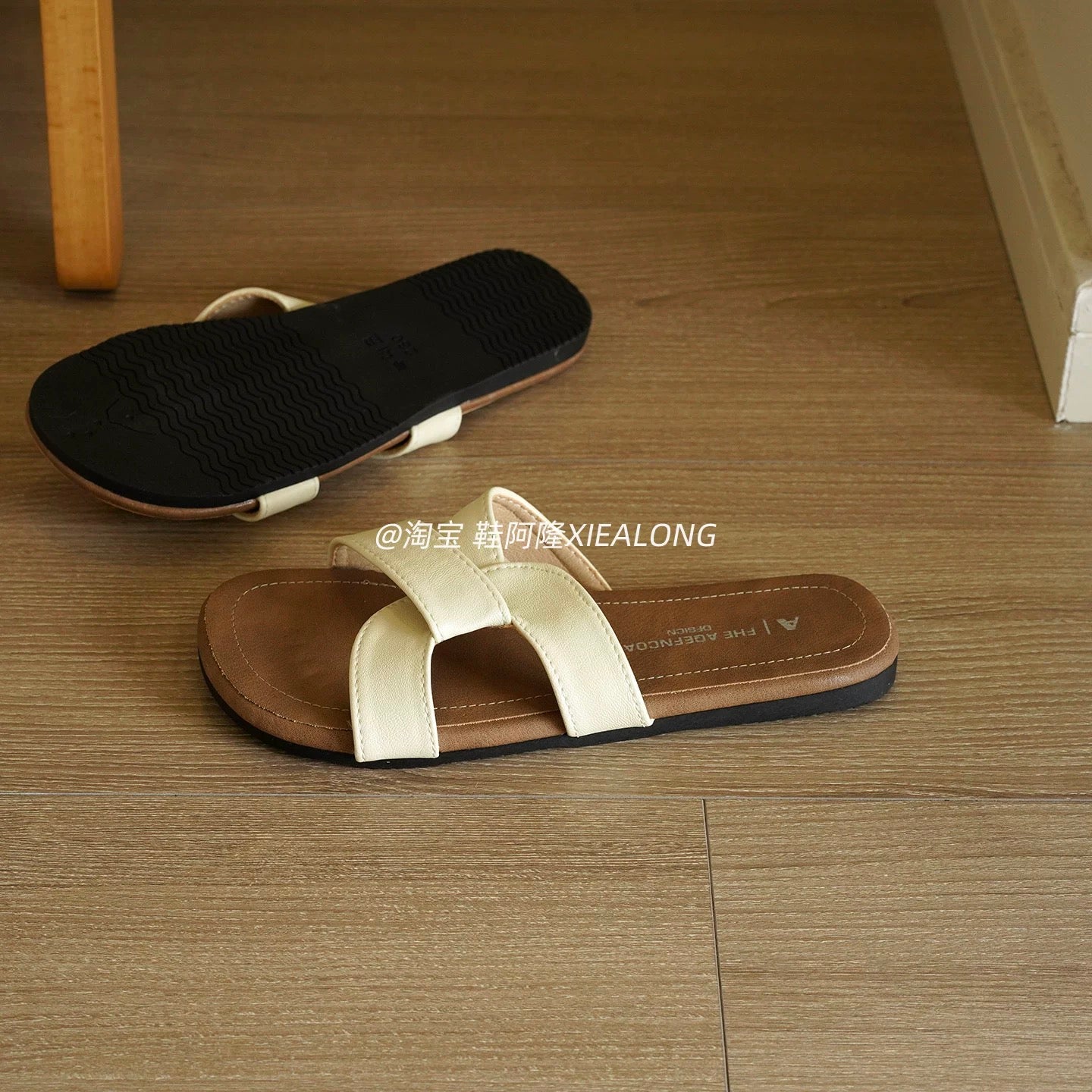 French-style minimalist flat slide sandals for women—featuring a crossover strap design, suitable for casual outdoor wear, vacation, and the beach (2026 Summer New Collection).