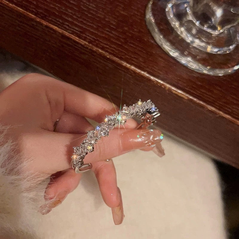 Gypsophila~Light luxury, sparkling and broken, irregular diamond-encrusted zircon high-end exquisite bracelet with open design.