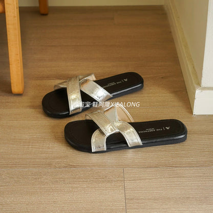 French-style minimalist flat slide sandals for women—featuring a crossover strap design, suitable for casual outdoor wear, vacation, and the beach (2026 Summer New Collection).