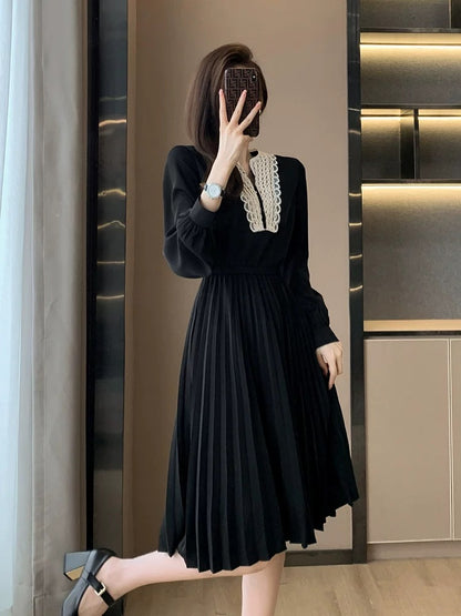 French retro temperament dress for women 2023 autumn new high-end long-sleeved pleated Hepburn style little black skirt