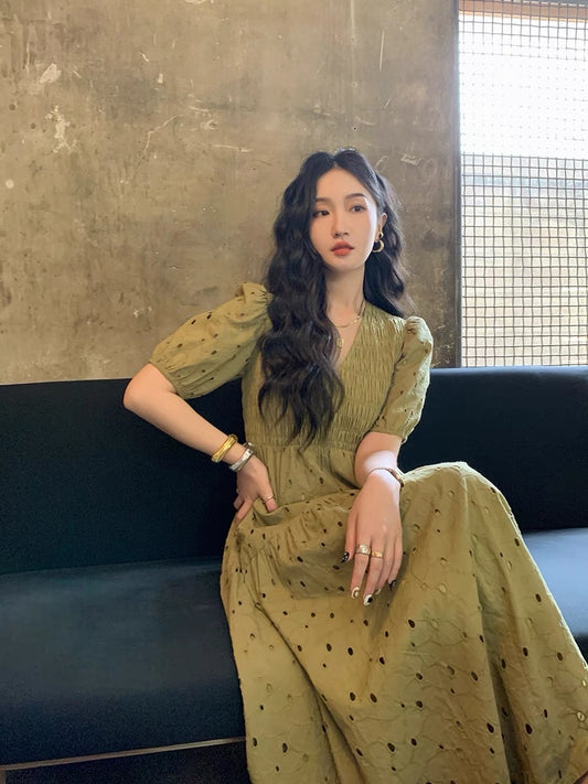 Ren Xiaoyi Retro V-neck High Waist Hollow Embroidered Knee Pear Shaped Dress with Waist Slim and Temperament Long Dress