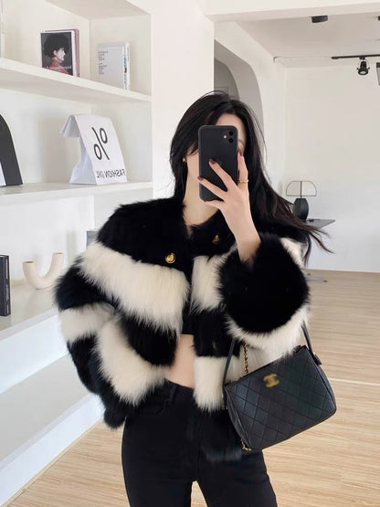 2023 Young New Haining Black and White Contrast Fur One-piece Imported Fox Fur Fur Jacket Women's Fashion Short Style (B2321)