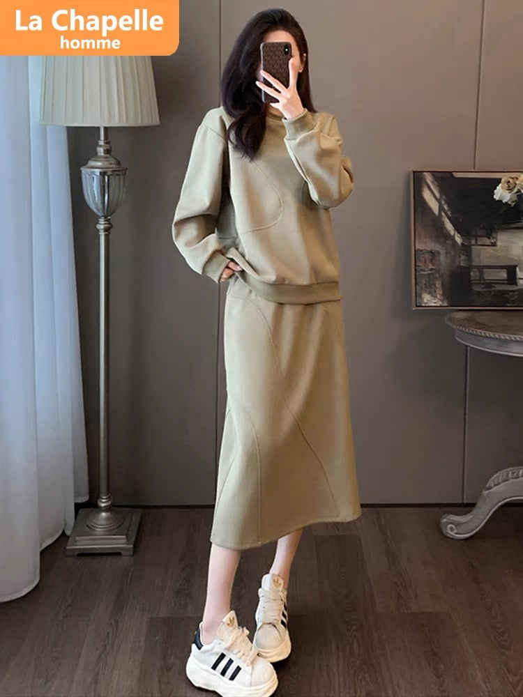 La Chapelle's autumn clothing is matched with a complete set of fashionable 2023 new European products and Internet celebrity popular skirt two-piece set.