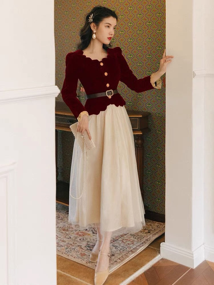 2022 autumn and winter new French retro waisted short velvet top with apricot mesh skirt two-piece set