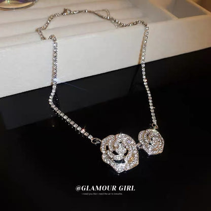 Light luxury diamond-encrusted flower necklace super fairy creative design collarbone chain necklace pendant girl heart new money jewelry