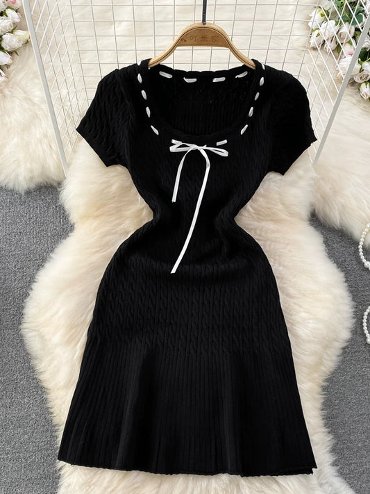 2024 Summer Korean Retro Temperament Short Sleeve Round Neck Waist Slim Small Knitted Fishtail Hip Dress