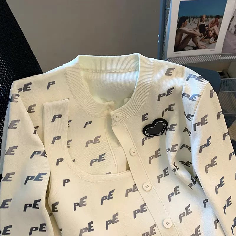 Counter shopping malls have withdrawn international big-name brand cut-label women's white letter love printed knitted suits
