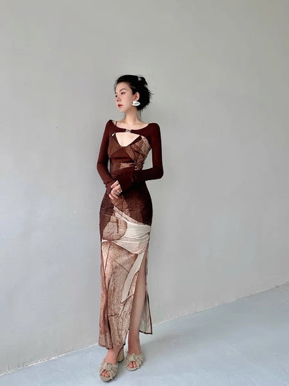 Le Disa Maillard wears a two-piece suit with brown temperament and double-layer mesh hollow elastic dress