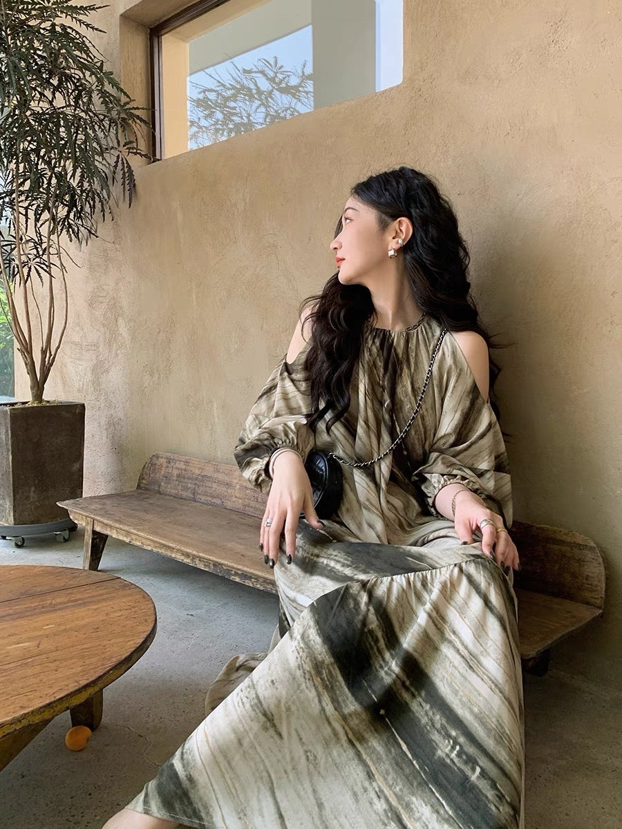 Ren Xiaoyixia's new hanging neck strapless striped holiday wind high-end exquisite dress female design sense niche long skirt