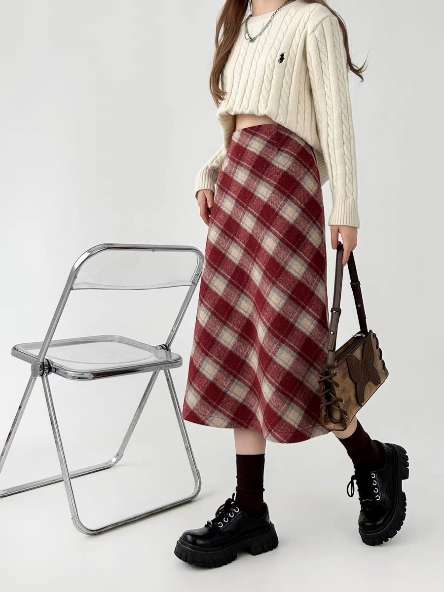 Plus size fat mm red woolen plaid skirt for women with slightly fat autumn and winter American style retro straight crotch-covering mid-length skirt A3358