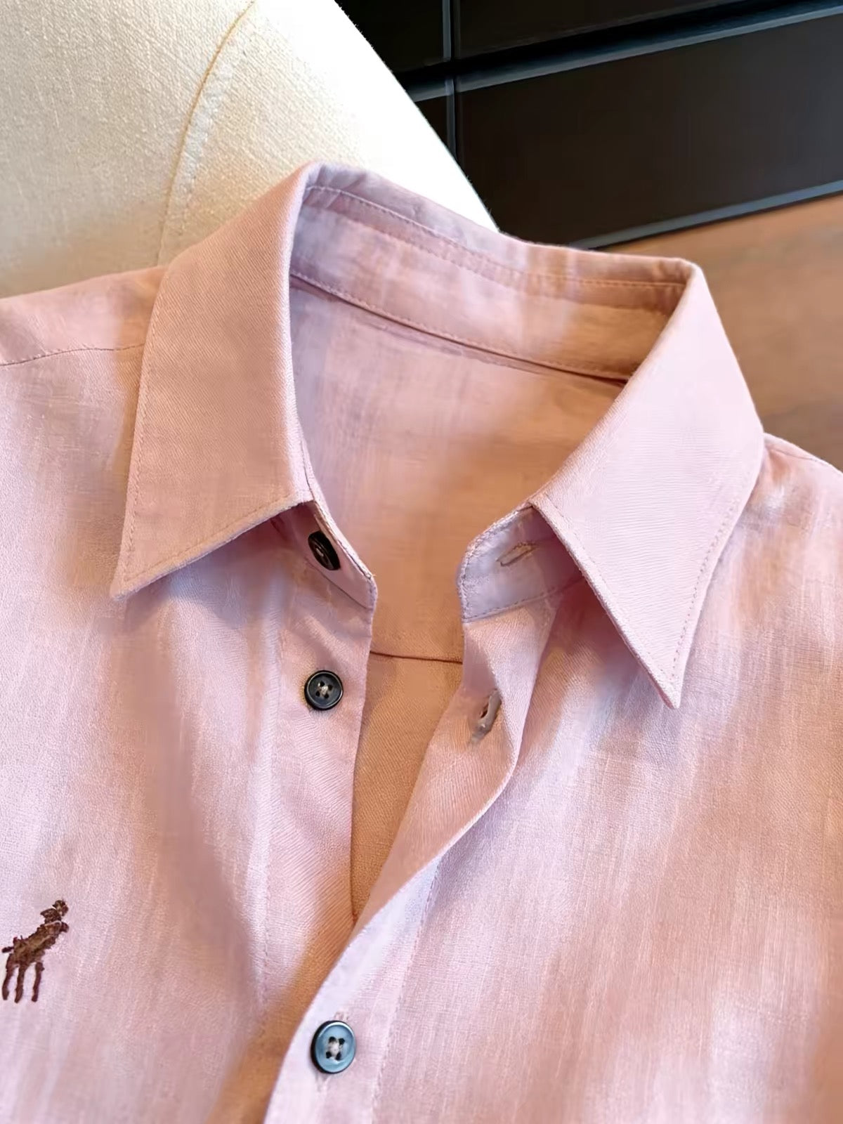 French-style soft purple collared shirt featuring small pony embroidery; a lightweight, loose-fitting, and versatile unisex piece perfect for a relaxed, laid-back look in spring and autumn.