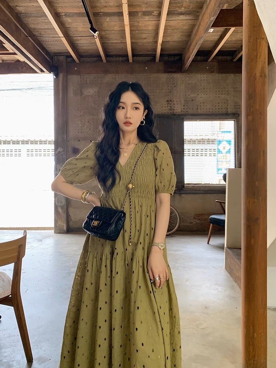 Ren Xiaoyi Retro V-neck High Waist Hollow Embroidered Knee Pear Shaped Dress with Waist Slim and Temperament Long Dress
