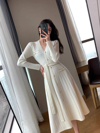 FT GUOGE white dress for women 2023 autumn and winter new French waist slimming temperament V-neck knitted skirt