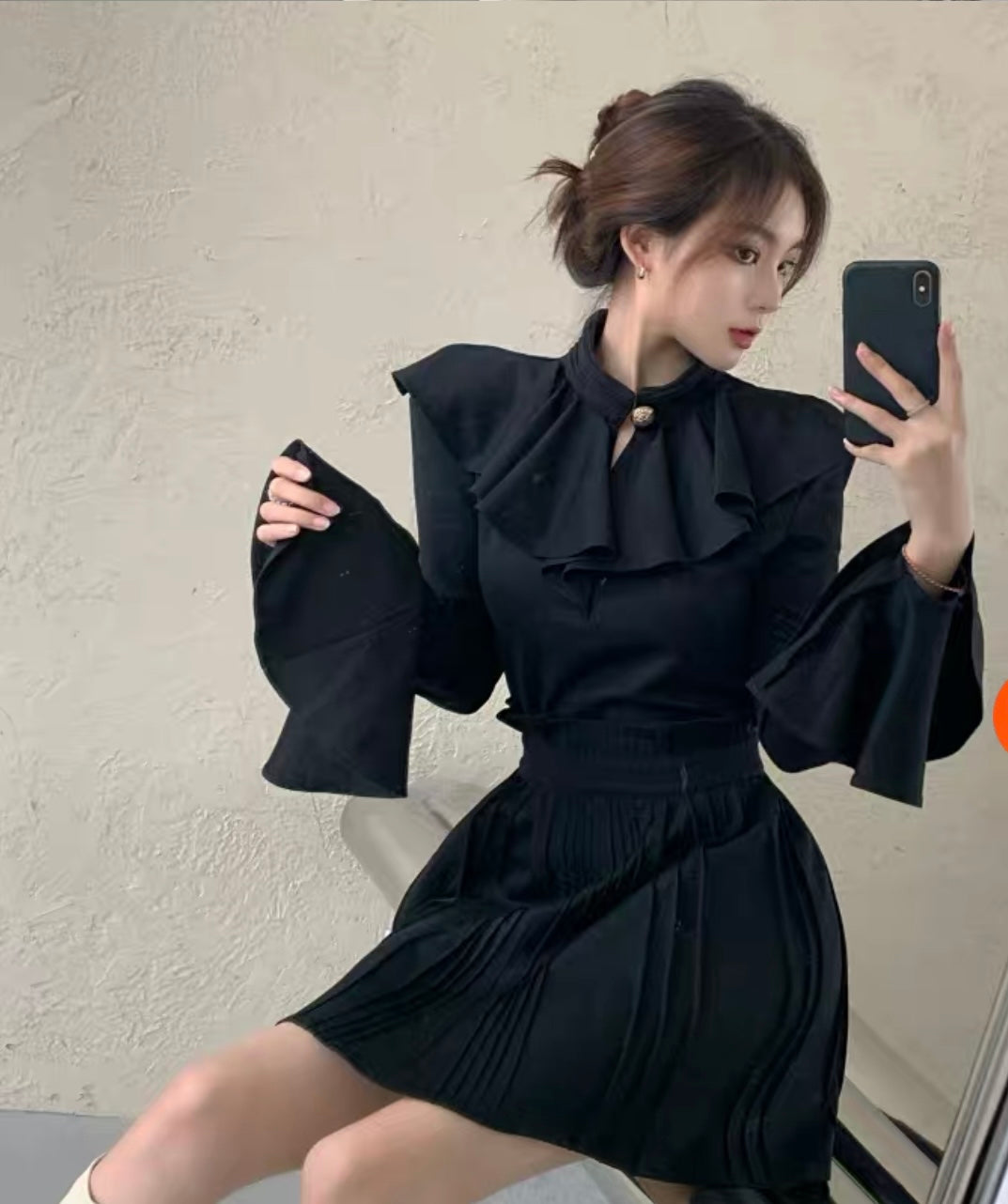 2023 spring and summer new French style retro design temperament black small fragrance skirt two-piece set fried street